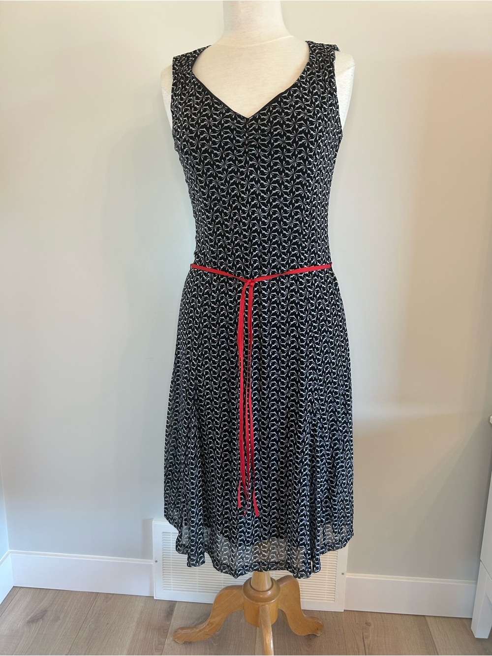 Esprit Black White Geo Print Dress Medium NWT Red Belt Lined V-Neck